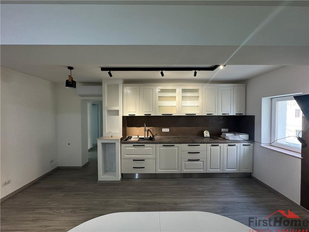 Ap 4 cam transformat in 3, et 1, renovat complet, zona Inspe