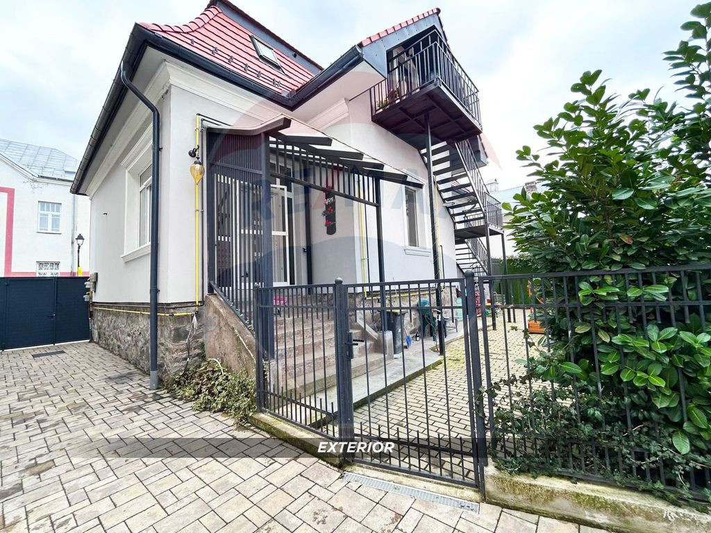 Apartament deosebit cu 3 camere de inchiriat-Centru Istoric