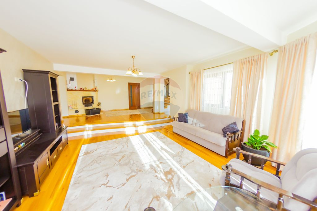 VILA CU TEREN GENEROS DE VANZARE/SCHIMB CU CASA