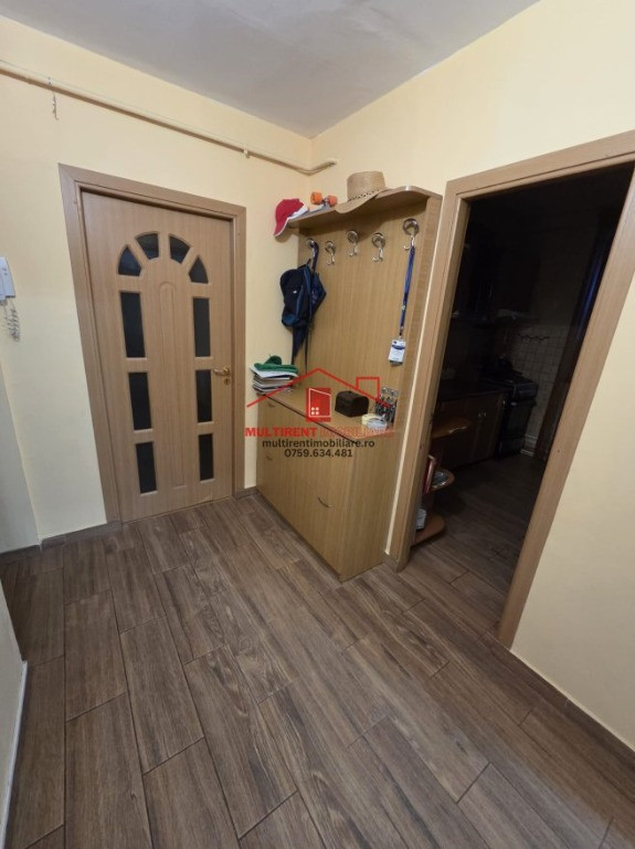 Str. Isaccei - Apartament 3 camere cu centrala pe Gaz!