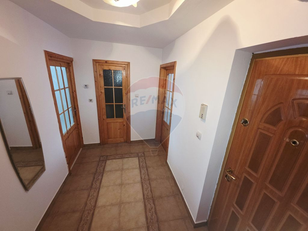 Apartament cu 2 camere de vânzare în zona 1 Mai