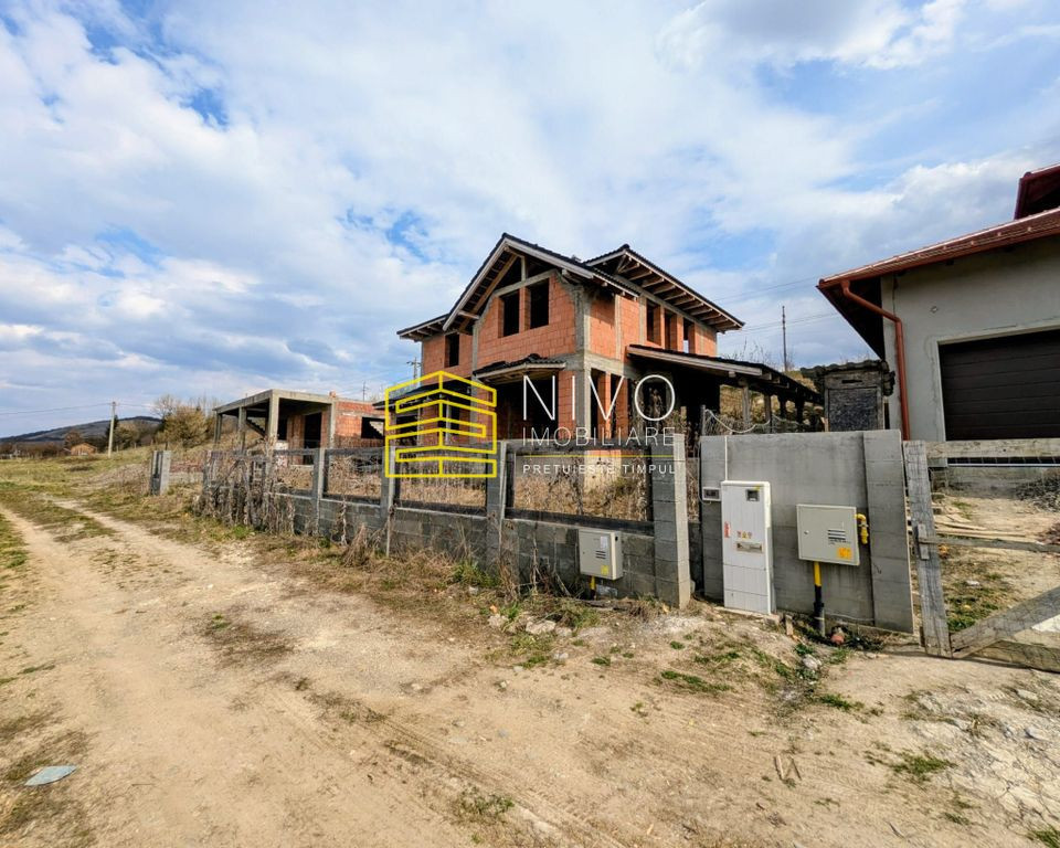 Casă singur în curte – Mureș – Ernei