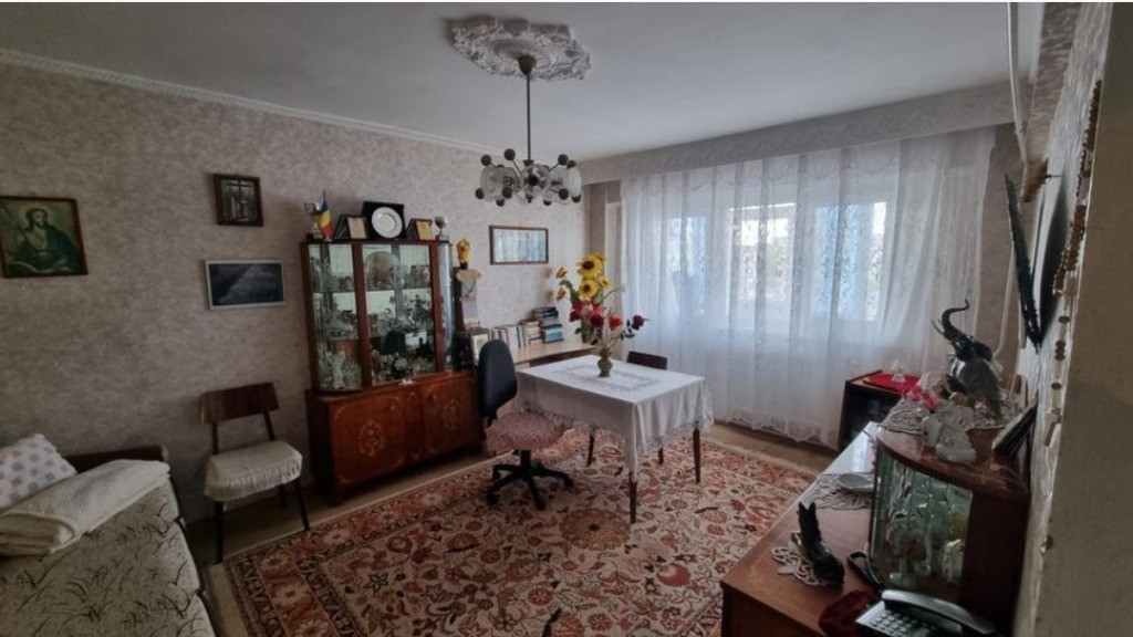 3 camere decomandate zona Bariera, sup 68 mp