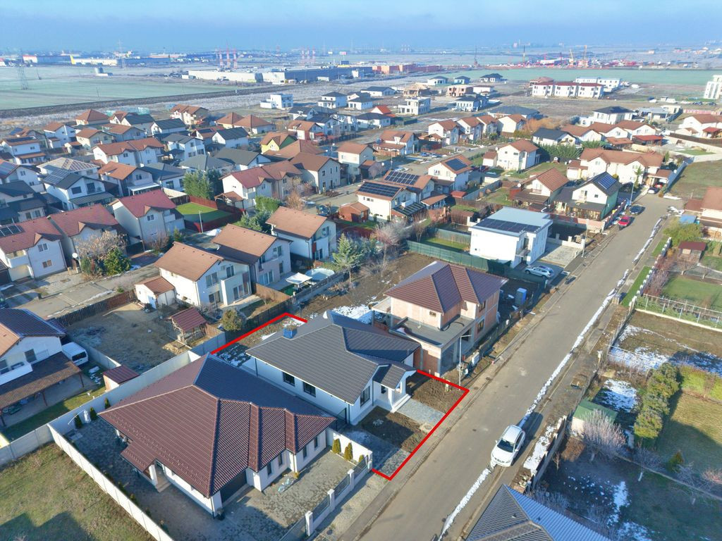 Vilă cu 4 camere de vânzare în Via Carmina