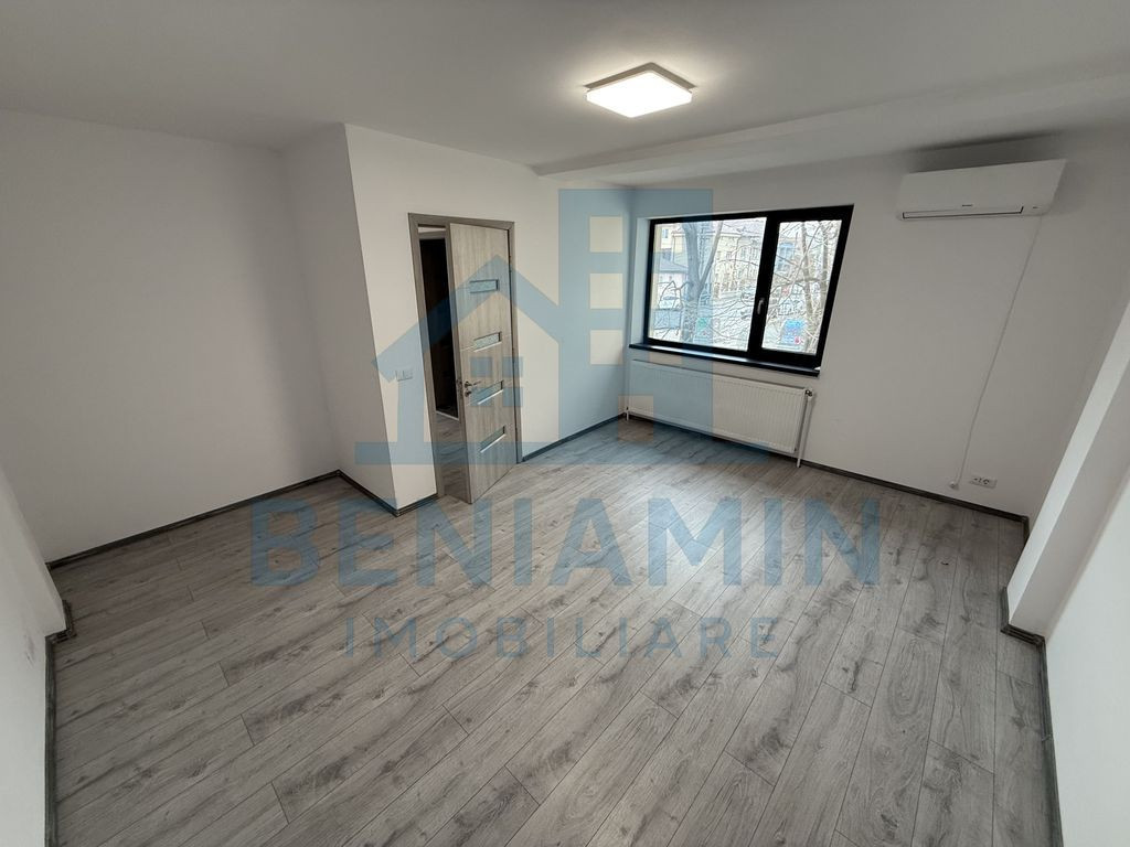 Spatiu Central - Nanterre - 111mp - trafic pietonal - Dis...