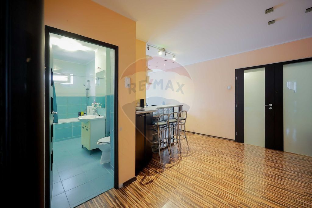 De vânzare apartament cu 3 camere în zona Nufărul