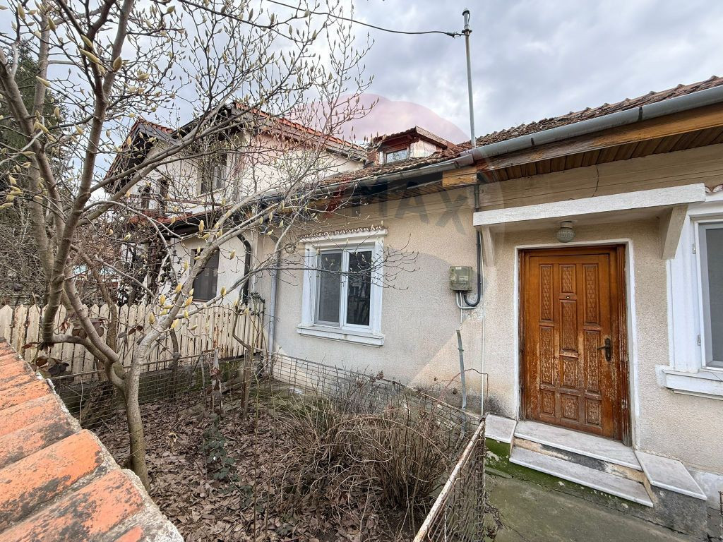 Casă de vanzare cu curte | 4 camere | Zona Gorjului | Te...