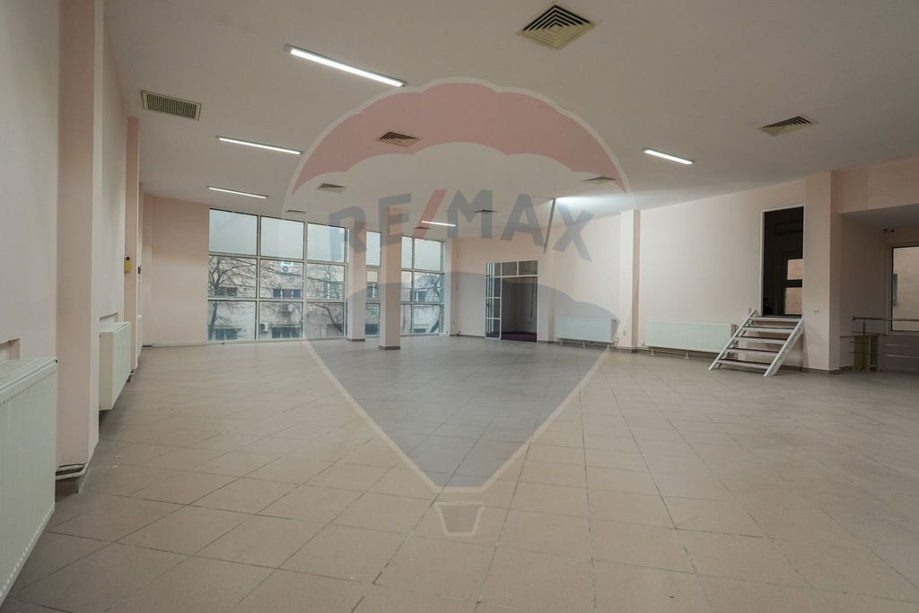 De Inchiriat Spațiu de birouri de 258mp în zona Baba No...