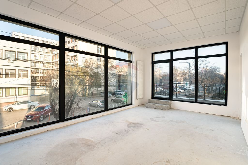 Spațiu comercial cu vad stradal de inchiriat in zona Pia...