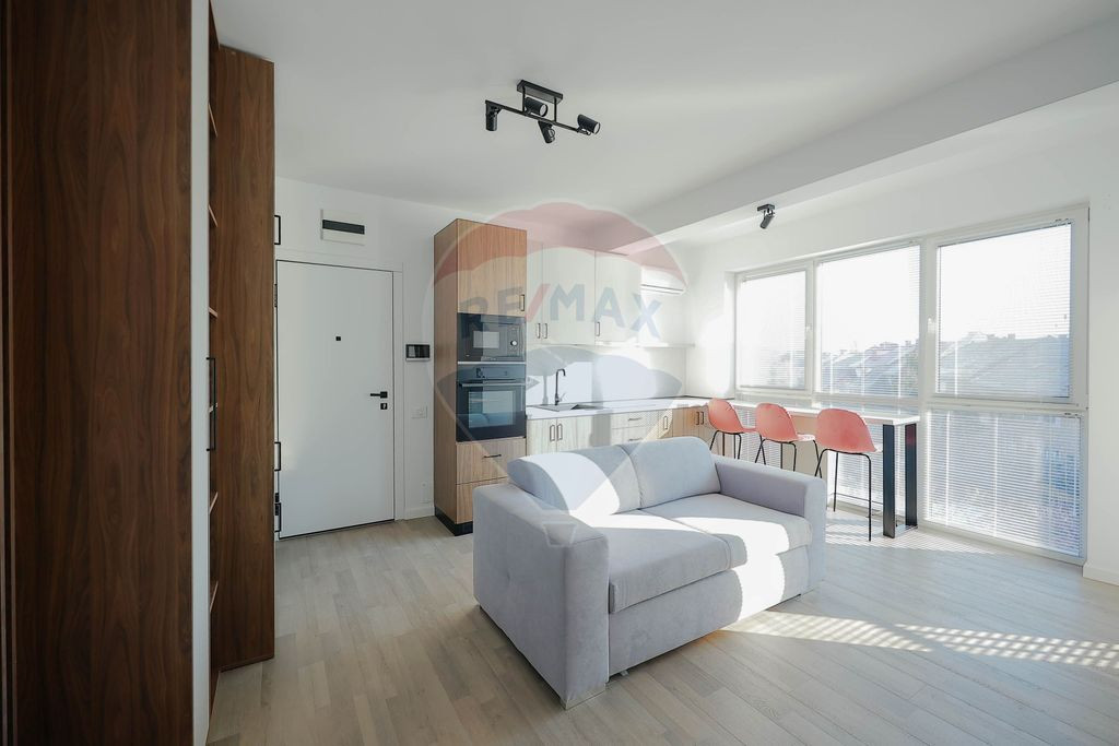 Apartament de închiriat cu 2 camere și parcare, ultrace...