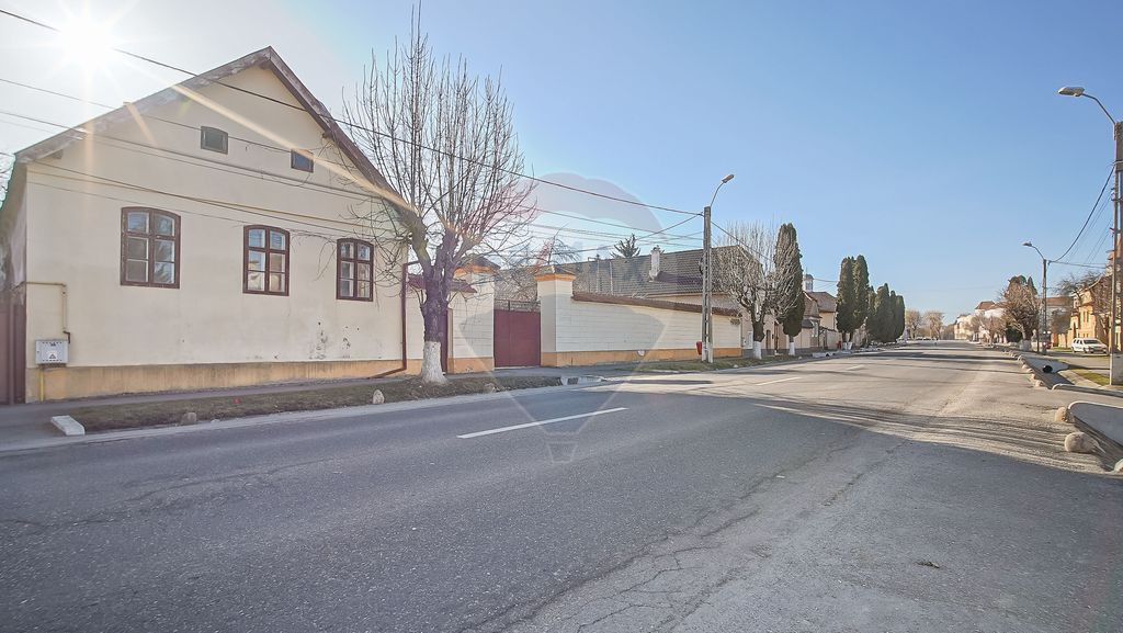 Casă de vânzare în centrul localității Prejmer, tere...