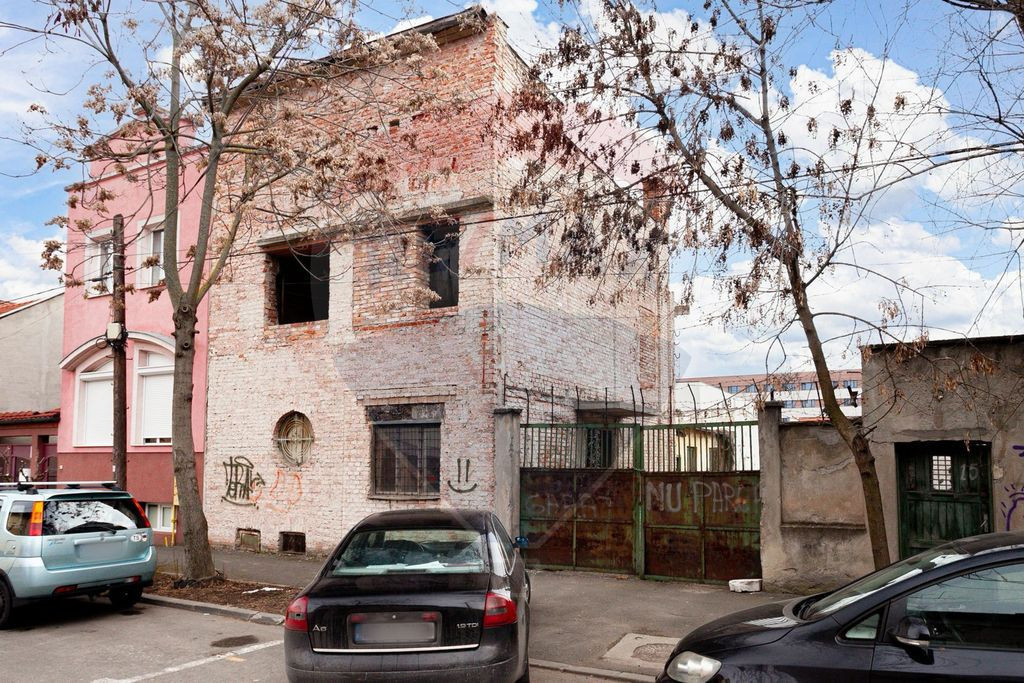 Casă cu teren de 500 mp, situată pe strada Transilvaniei