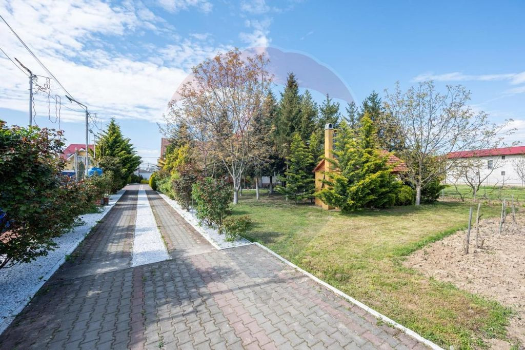 Casă / Vilă cu 16 camere de vânzare Sanmartin/Stefan c...