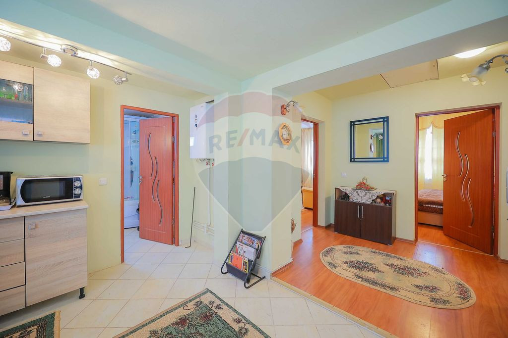 Casă cu 4 camere din cărămidă, de vânzare în zona B...