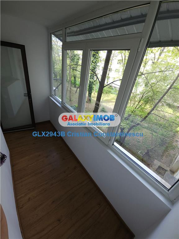 Apartament 3 camere decomandat,etaj 1,Titan , Metrou 1 Decem