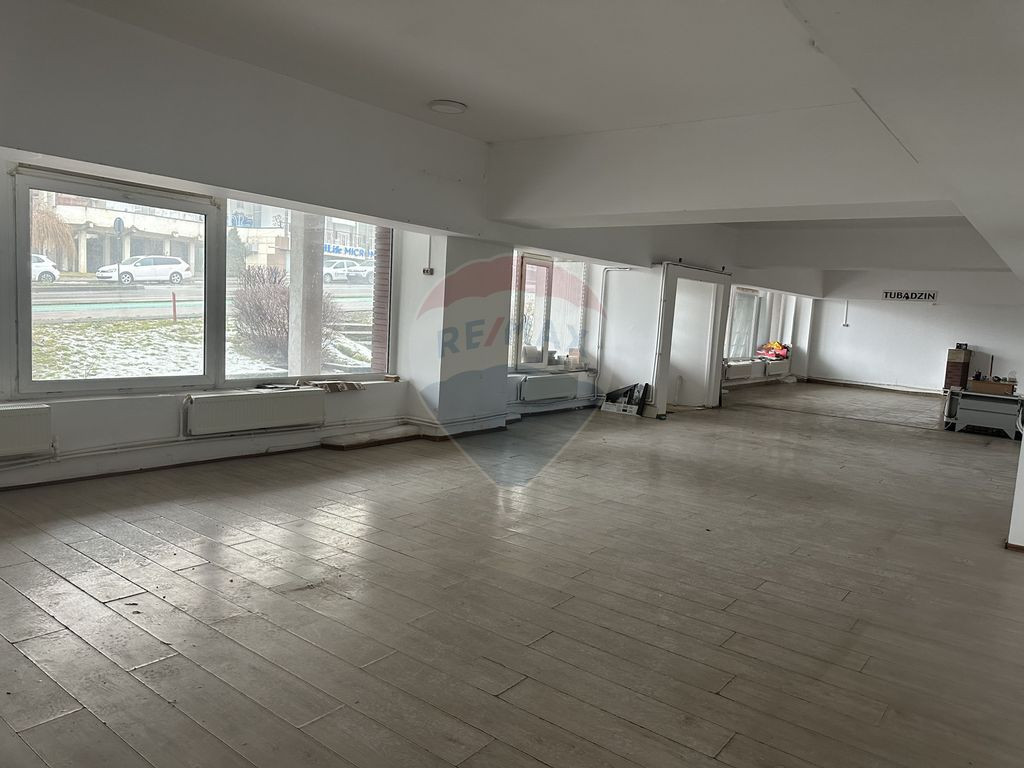 Spațiu comercial de 166mp de închiriat în zona Calea R...