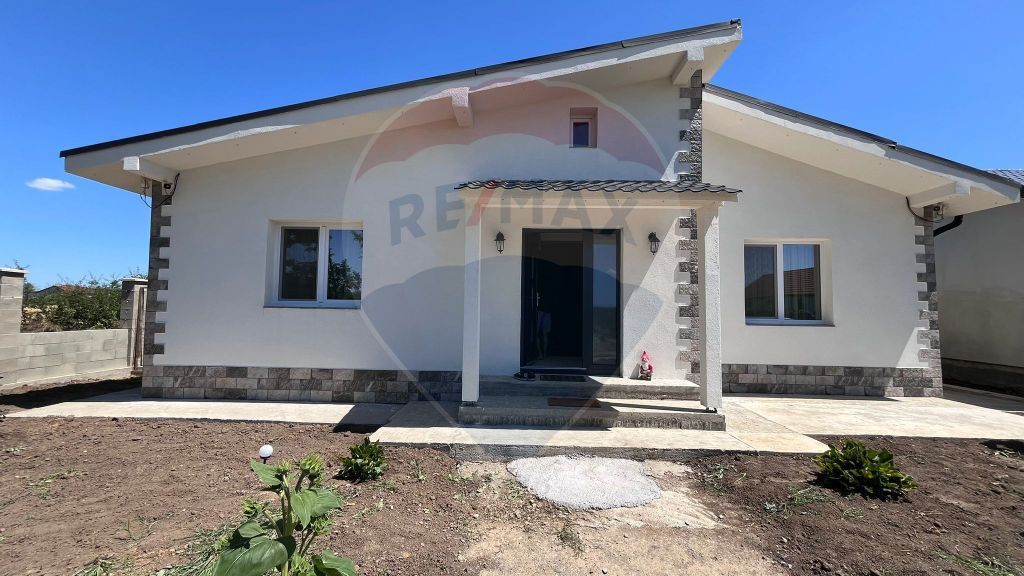 Casă / Vilă cu 4 camere de vânzare