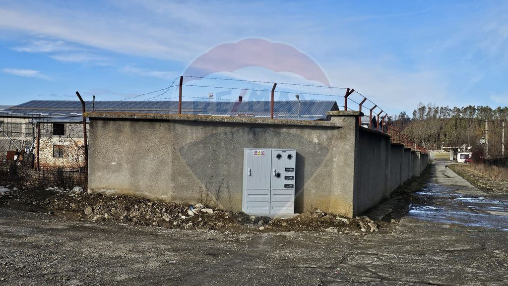 Teren intravilan 1.729 mp + hală parțial demolată | Te...