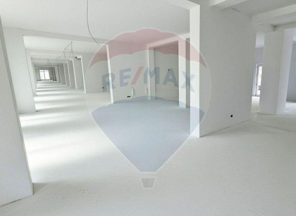 Spațiu comercial de închiriat – | 620 mp | Doamna Stanca