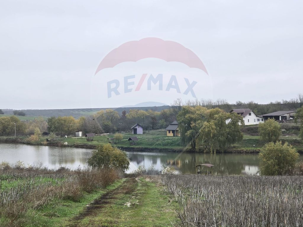 DE VANZARE LAC Pescuit sportiv 6,7ha + TEREN 6,3ha