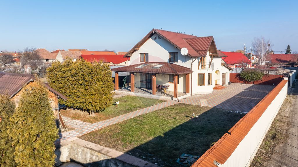 Casă individuală cu grădină și garaj în Prejmer –...