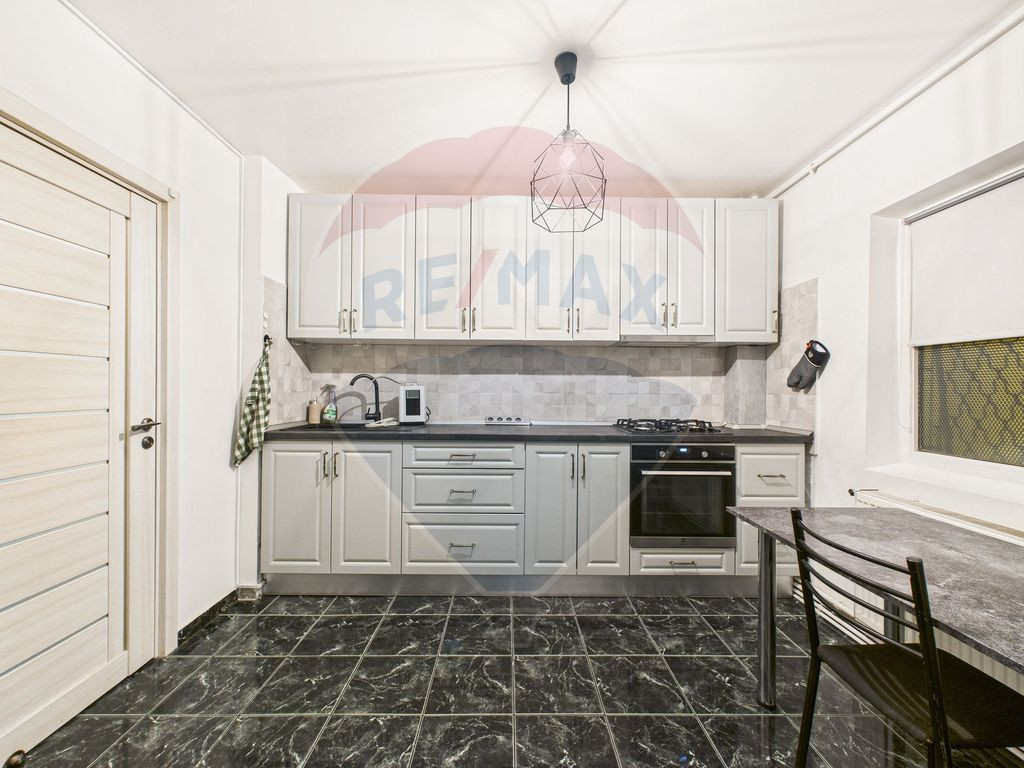 Apartament cu 3 camere si loc de parcare in zona Sebastia...