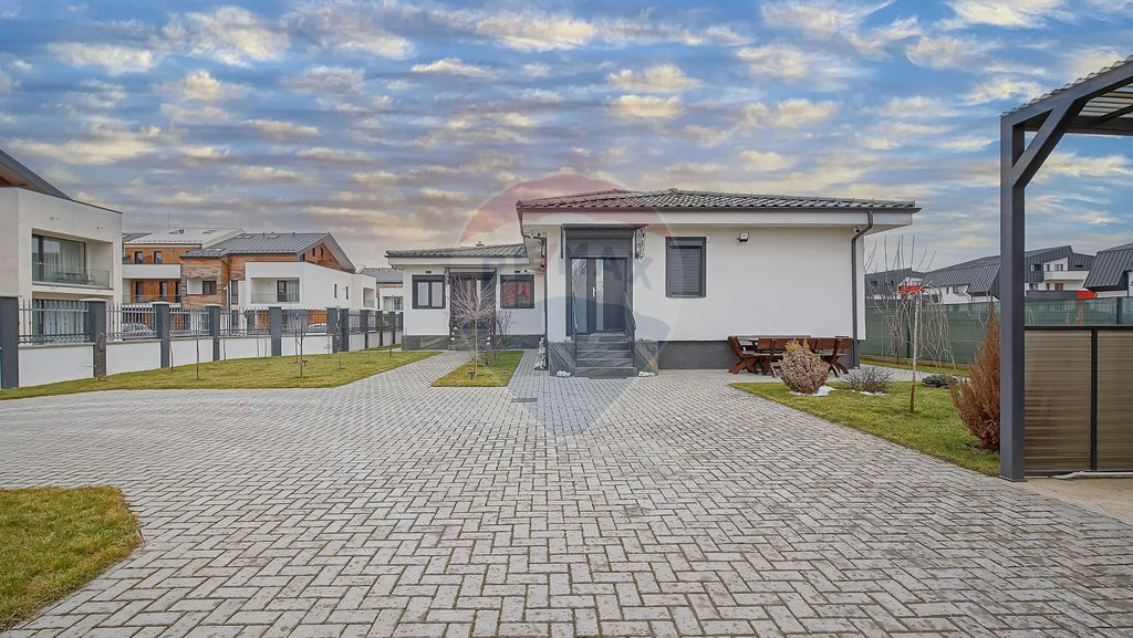 Casă modernă cu 2 dormitoare, teren 265 mp in Bartolomeu