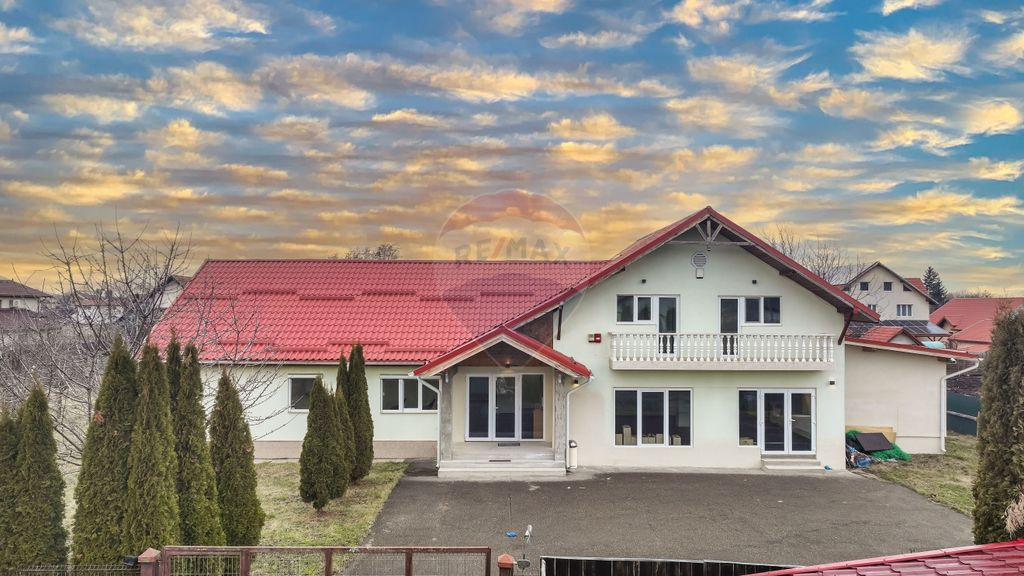 COMISION 0|VILA STUPINI – 1.400 MP TEREN, 295 MP UTILI