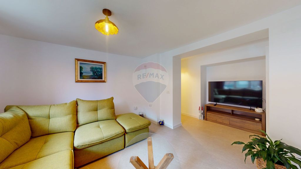 Casă / Vilă cu 9 camere de vânzare în zona Valea Cerb...