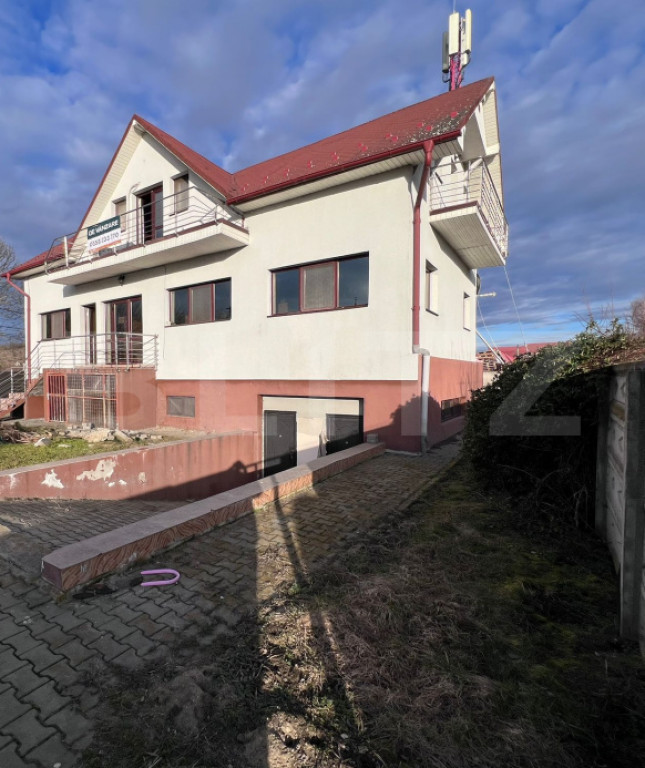 Casă 345mp utili, teren 1.342mp, se poate parcela terenul.