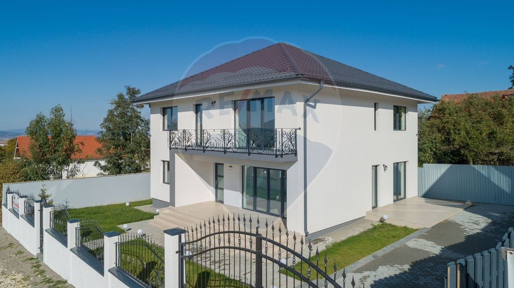 Casă / Vilă cu 5 camere de vânzare în zona Bunloc