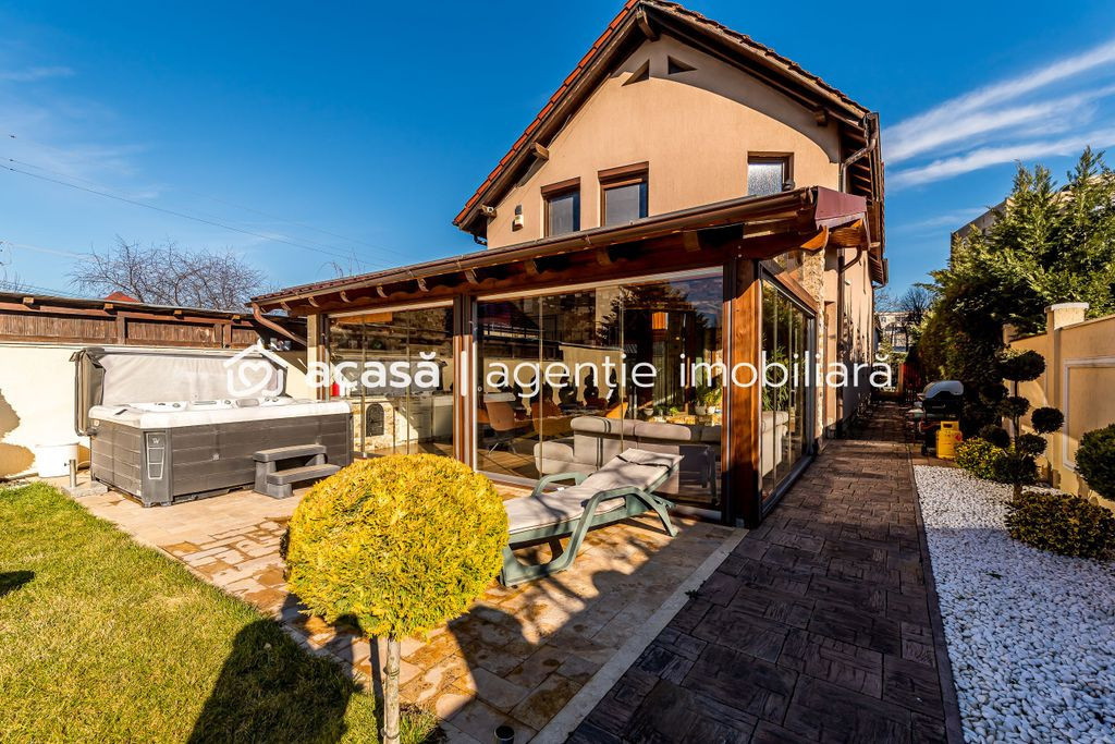 Casă SMART / 5 camere, teren 720 mp, fotovoltaice 13 kW,...