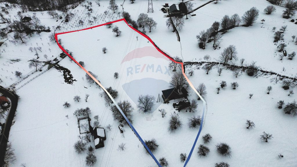 Teren 826mp in CAVNIC zona Pietrele Soimului cu o priveli...