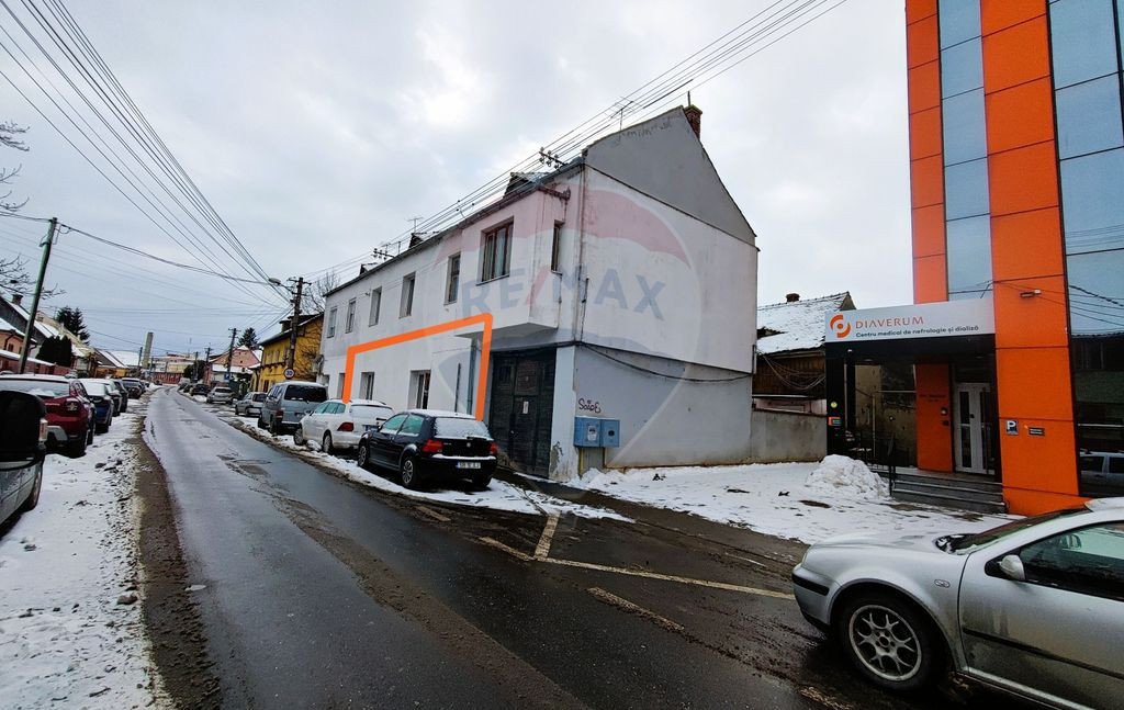 Apartament cu 3 camere,la parter, pe strada Morilor nr.10...