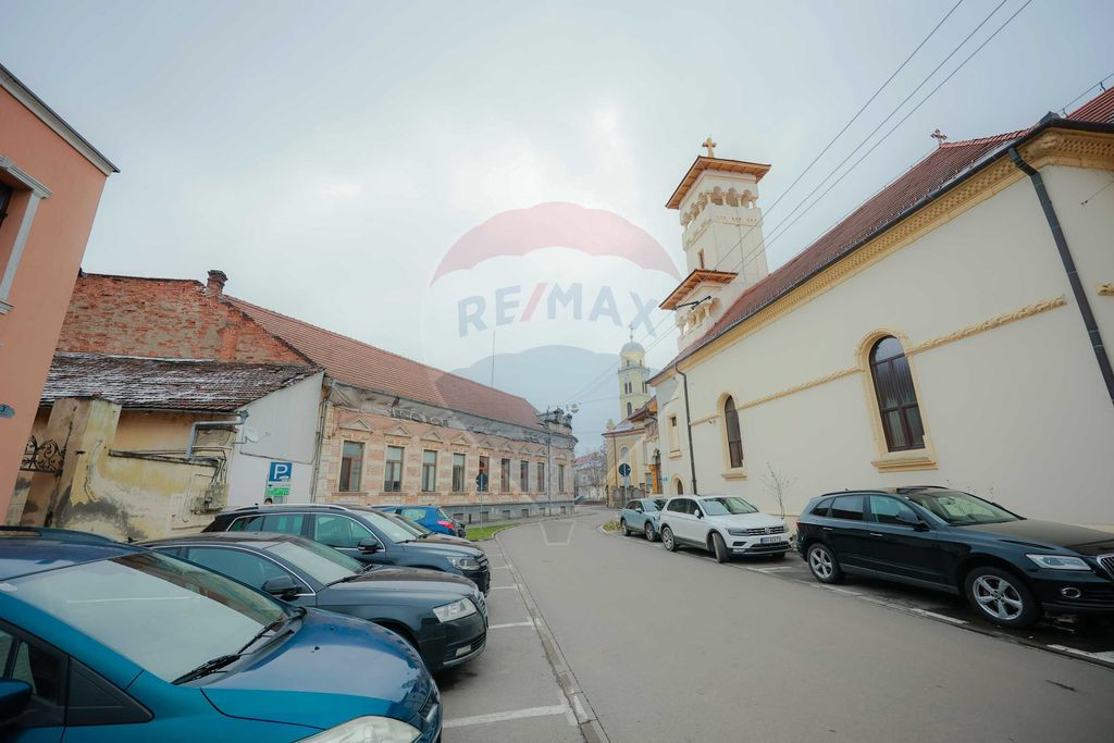 Apartament cu 4 camere de vânzare, ultracentral