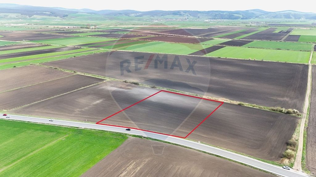 Teren extravilan potențial industrial | 10.000 mp | Feld...