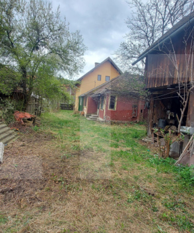 Casă tradițională cu teren generos – Covasna Voinesti