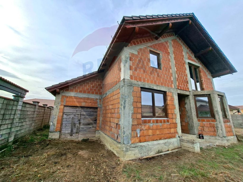 Casă în Vladimirescu, 5 camere, garaj, 1000 mp teren. C...
