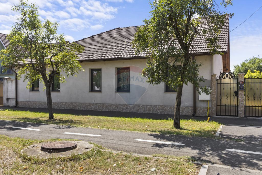 Casă noua 246 mpc cu teren 1363 mp de vânzare Sannicola...