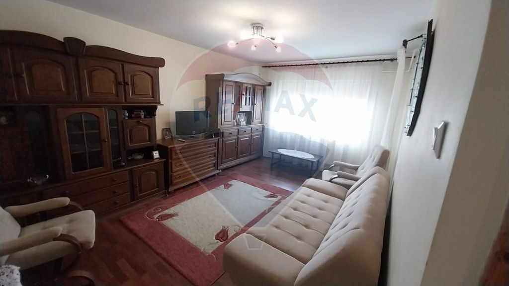 Apartament cu 3 camere decomandate în Lapus-Decebal
