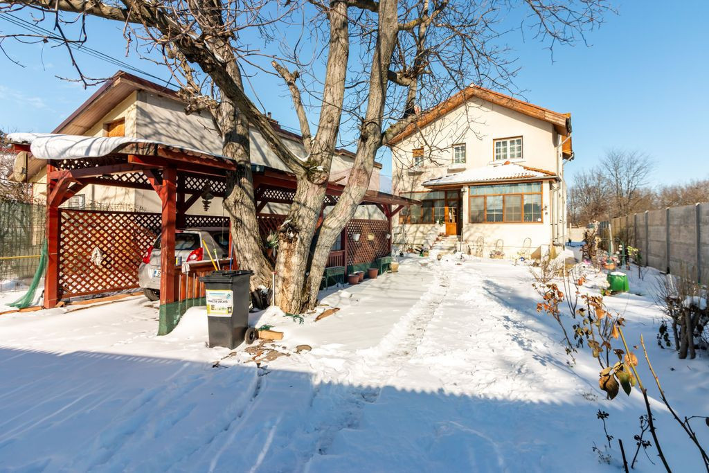 Casă / Vilă cu 4 camere de vânzare în zona Giulesti S...