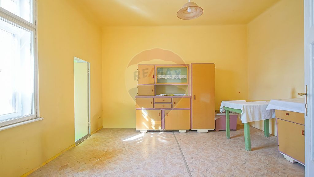 Casă cu grădină amenajată | Oază privată de relaxar...