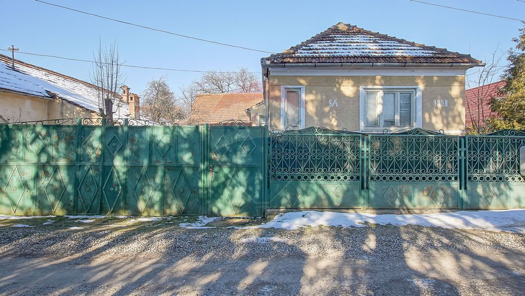 Teren de Vis în Tărlungeni cu Căsuță din Lemn – Li...