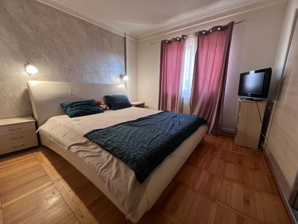 Apartament 2 camere,decomandat,zona Lido-Casa de pensii