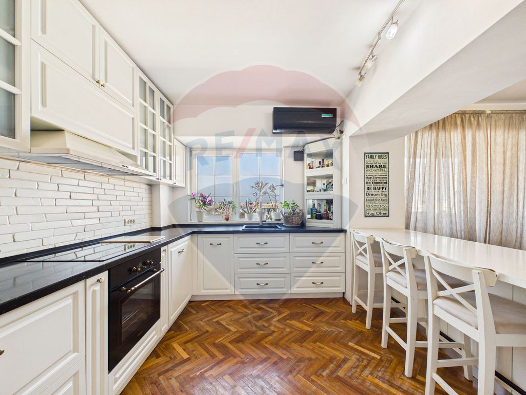 Apartament de 3 camere cu priveliste - zona Stefan Cel Mare