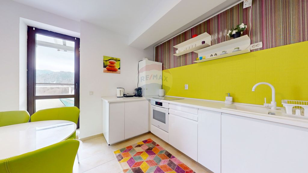 Răsărit peste Bucegi – Apartament spectaculos în Sin...