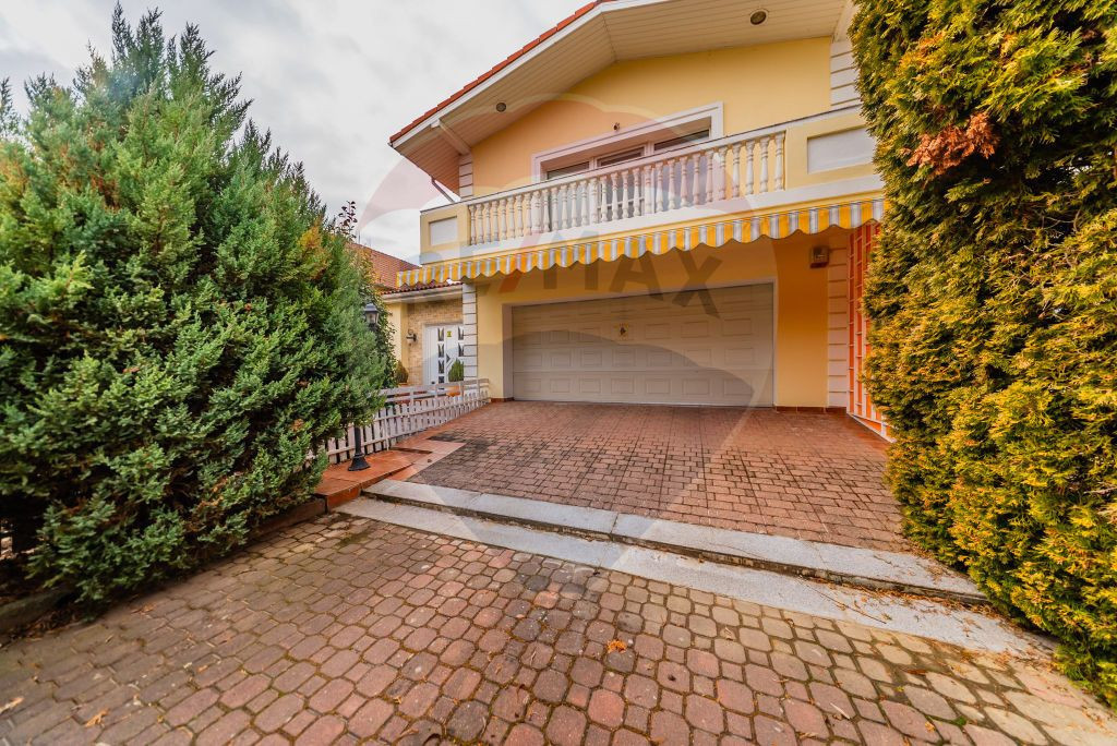 Vilă cu 4 camere de vânzare 921 mp zona Subcetate,Arad