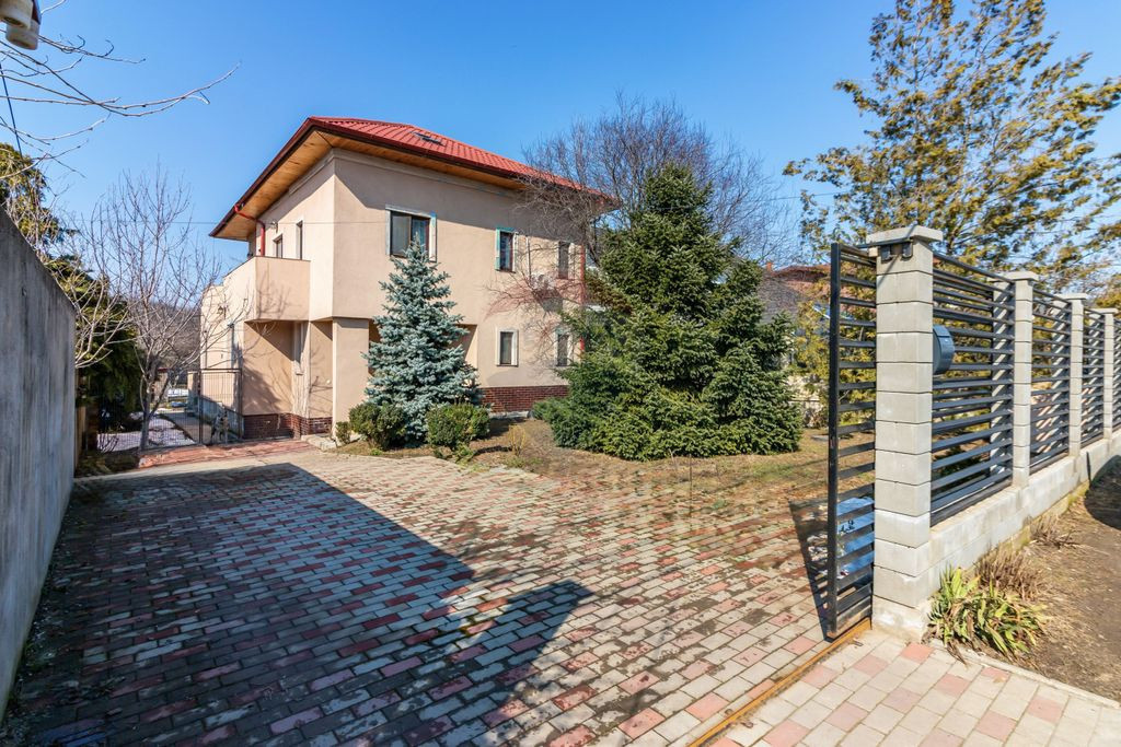 Casă / Vilă de vanzare la intrare in Mogosoaia, padure,...