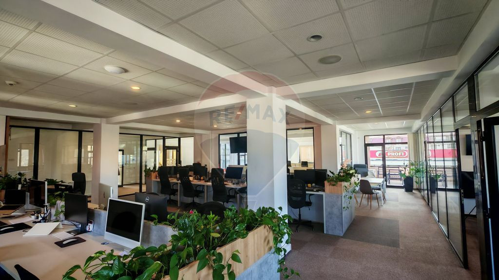 Cladire de birouri de 943.29mp de vânzare în zona Hipod...