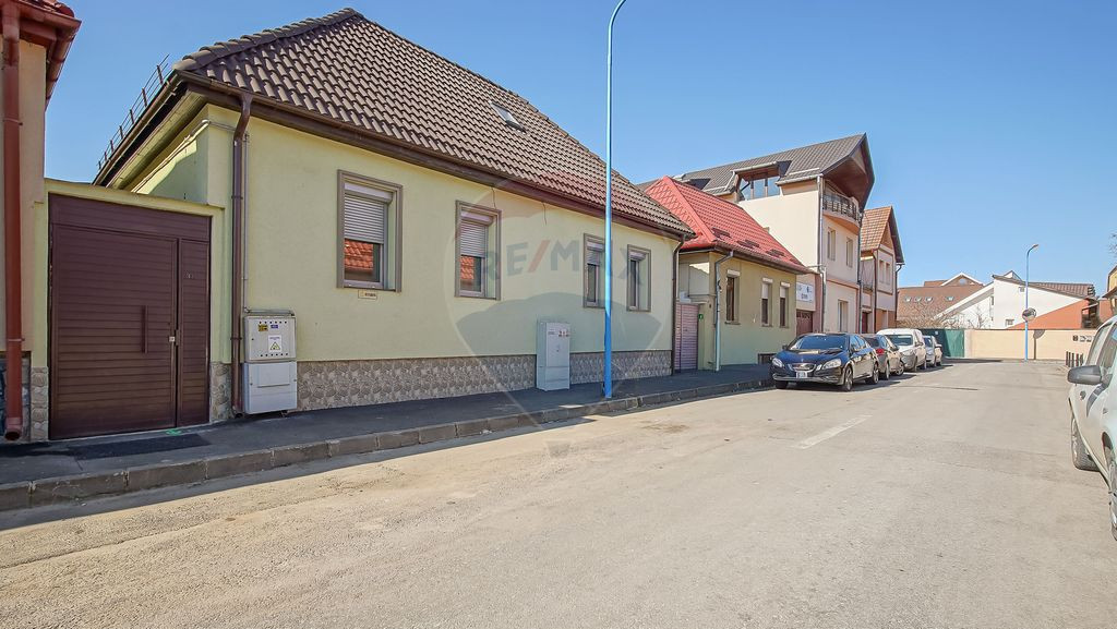 COMISION 0%! CASA SINGURA IN CURTE RENOVATA |STRADA MIRAS...